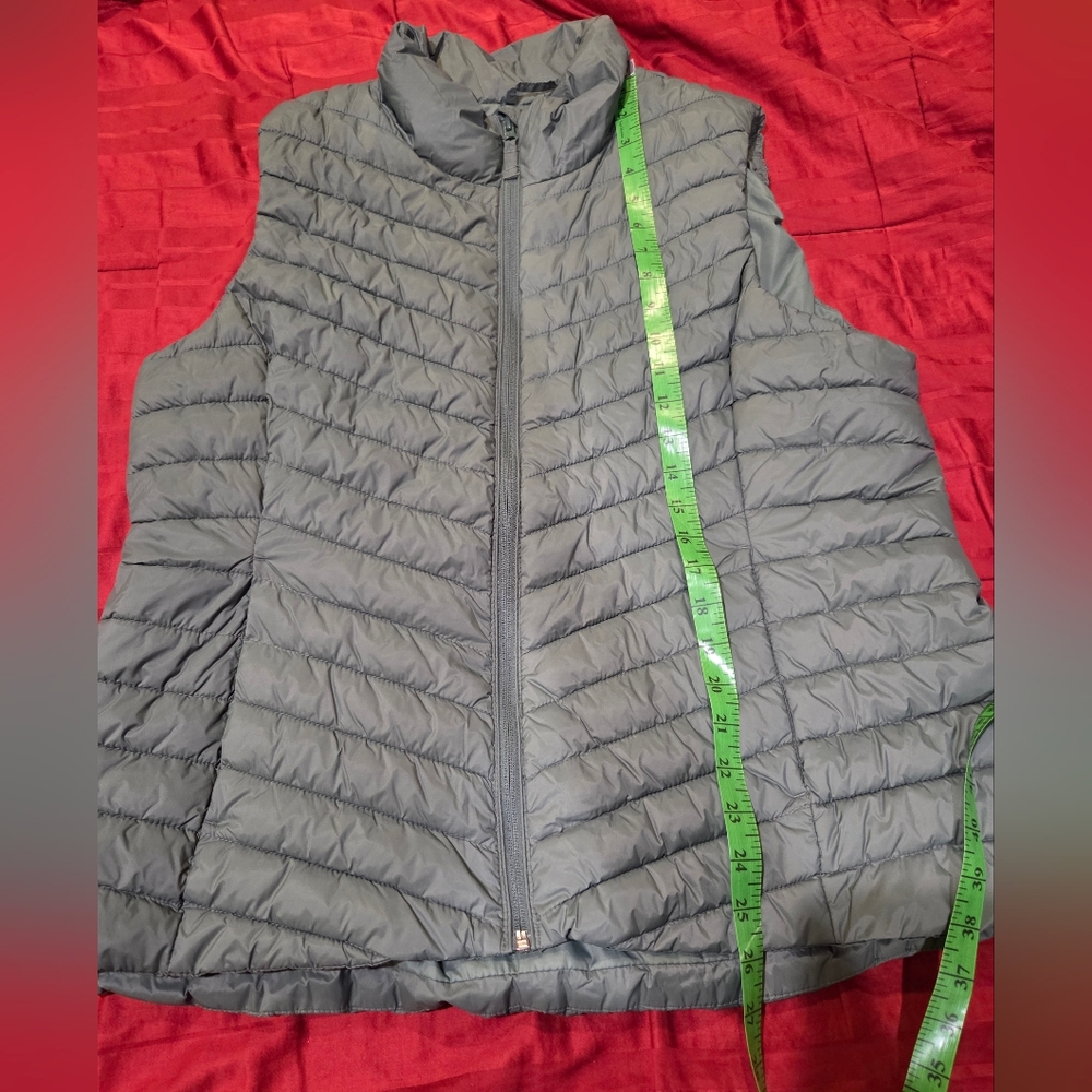 Old Navy Green Quilted Puffer Vest, XL - Picture 5 of 6